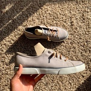 Sperry Boat Shoes in Gray
